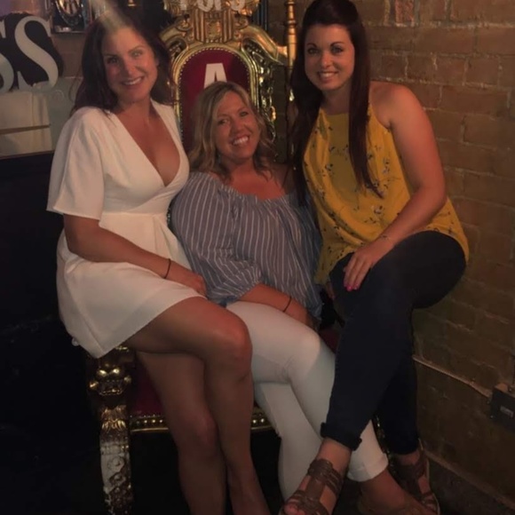 Meet your posher, Ashley - Picture 2 of 4